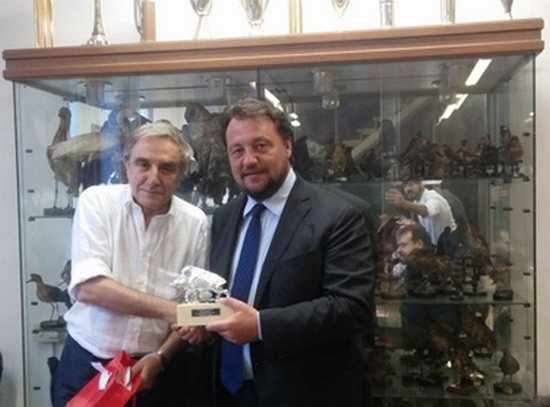 Gianni Fava riceve il Cinghiale d'Argento Federcaccia